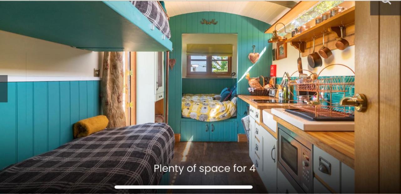 Shepherds Hut With Scandinavian Hot Tub And Hydromassager Sway Exterior foto